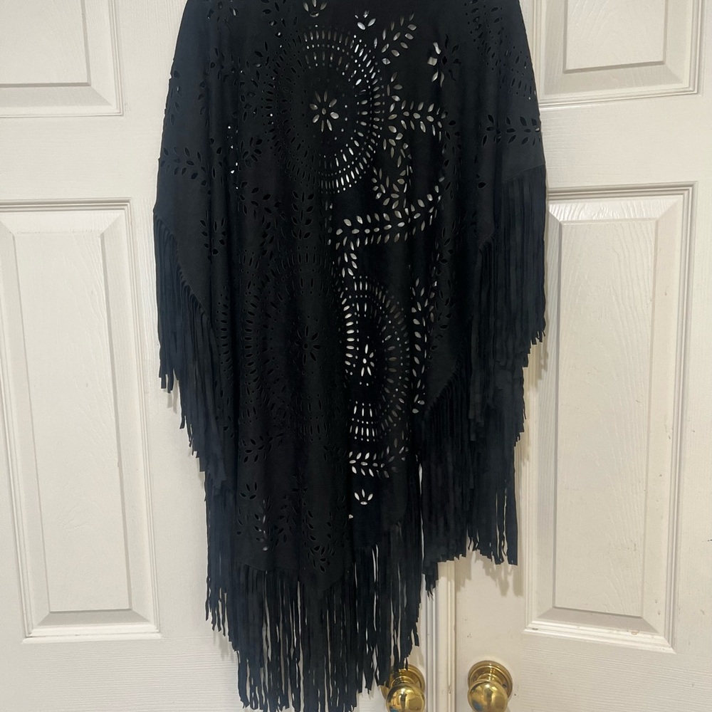 Women  Black Faux Suede Laser Cut   Poncho  Open Front Shawl Wrap Western One - Picture 11 of 12